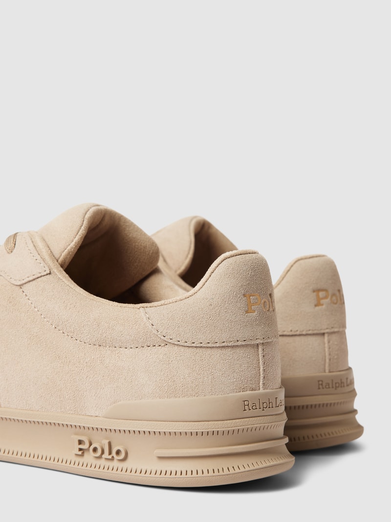 Sneaker mit Label-Details in beige