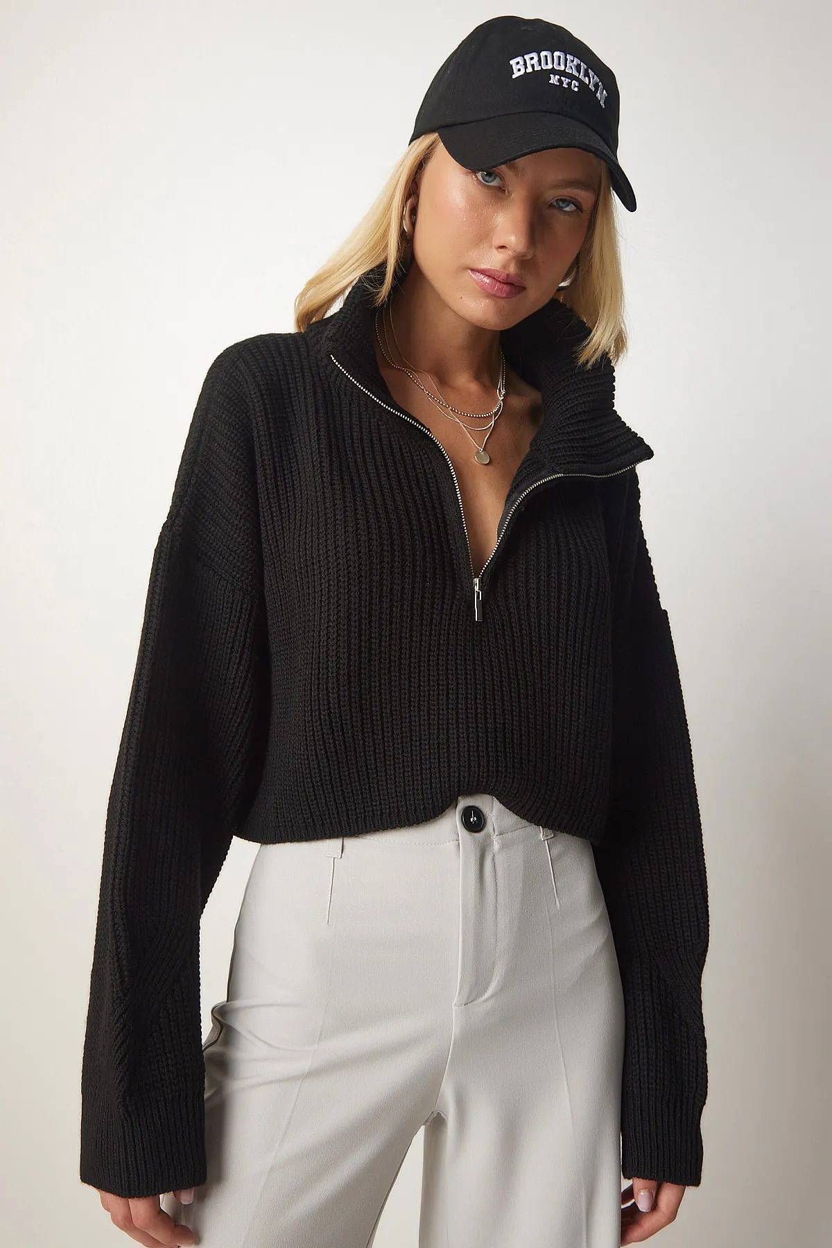 Happiness İstanbul  Schwarzer Rollkragenpullover mit Reißverschluss für Damen MX00124