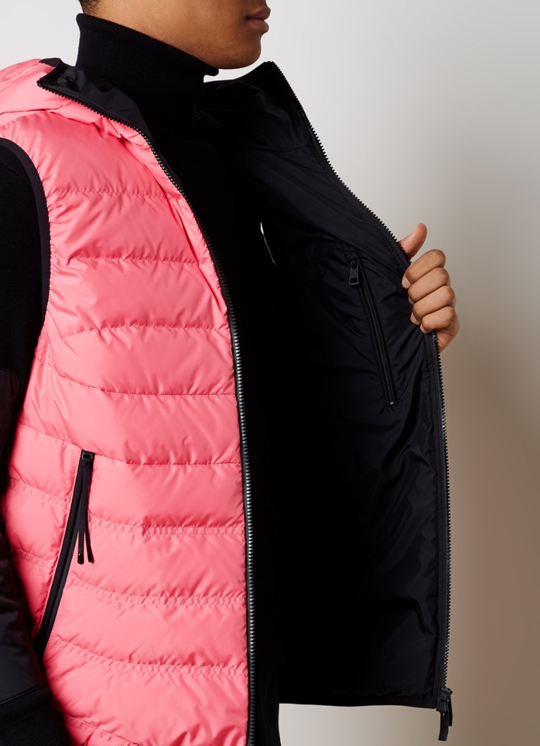 Jachetă matlasată Moncler Nubiera cu glugă, umplută cu puf de gâscă.