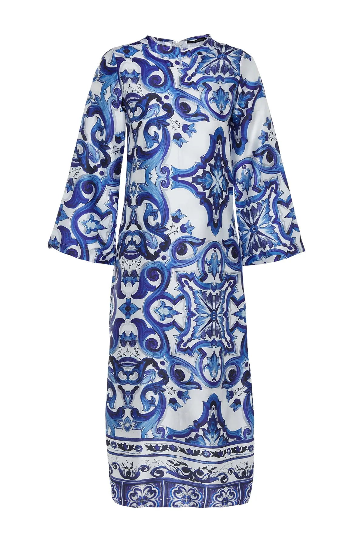 Trendyol Modest  Abendkleid mit ethnischem Muster und blauer Satinoberfläche TCTSS23DB00028