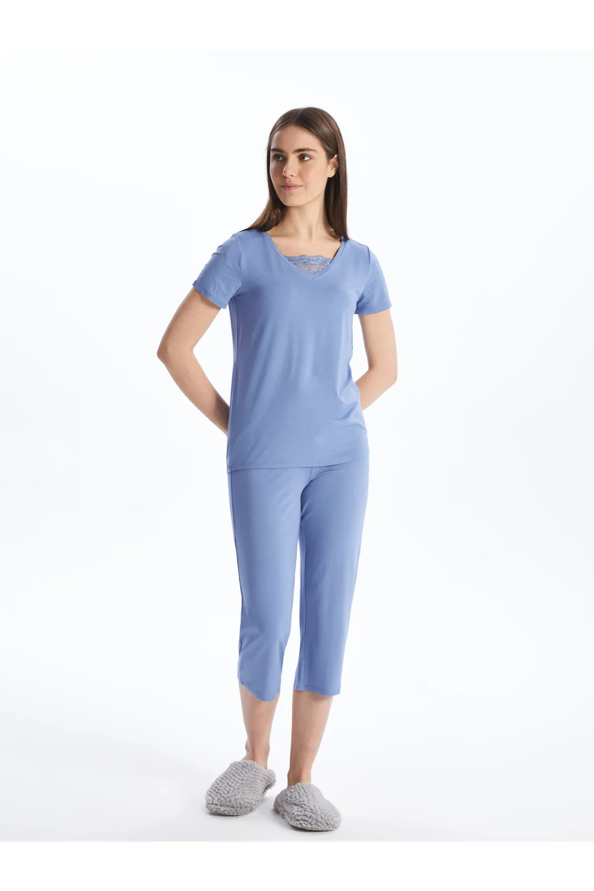 LC Waikiki  Einfarbiges, kurzärmliges Damen-Capri-Pyjama-Set mit V-Ausschnitt