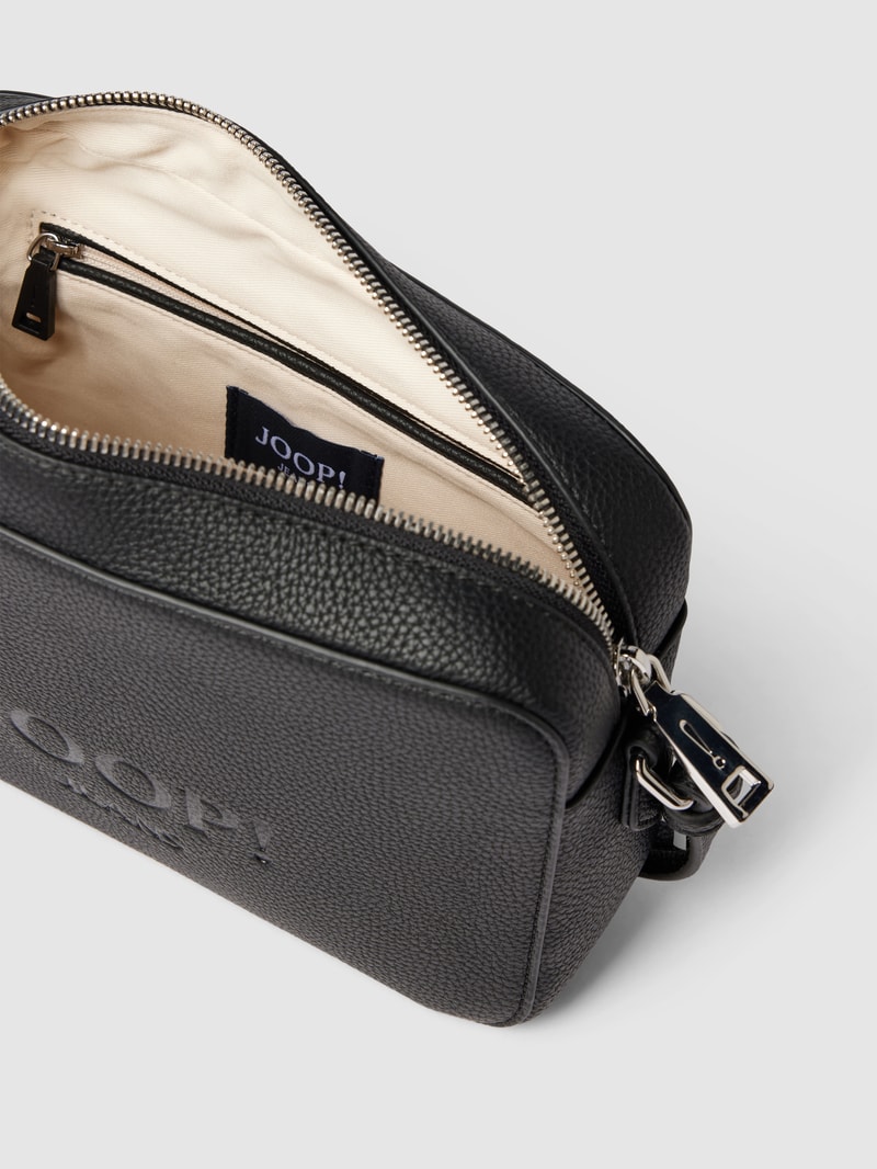 Handtasche mit Label-Prägung Modell 'lettera' in black