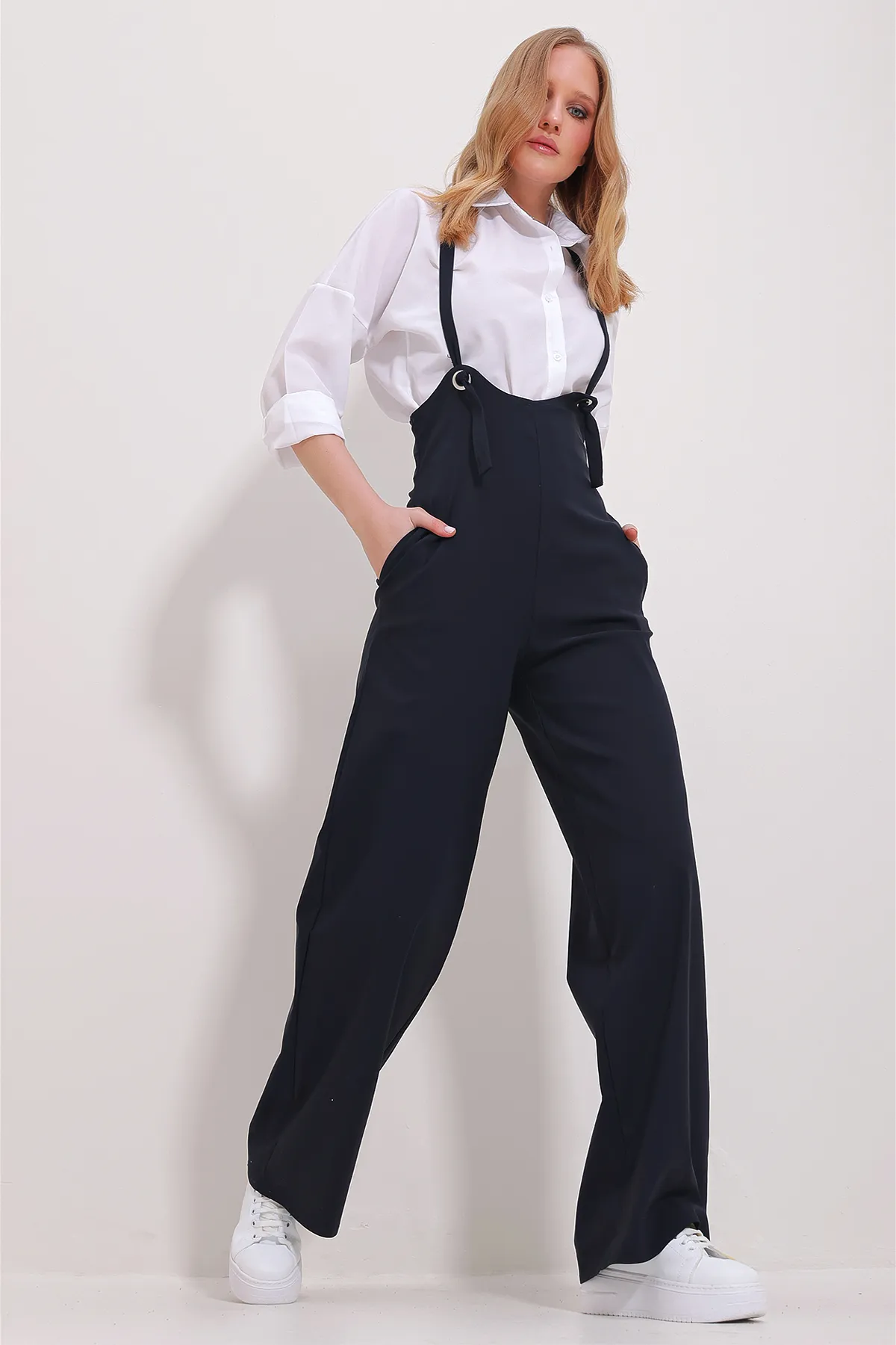 Trend Alaçatı Stili  Marineblauer Lycra-Overall mit zwei Taschen und Riemchen für Damen ALC-X11539