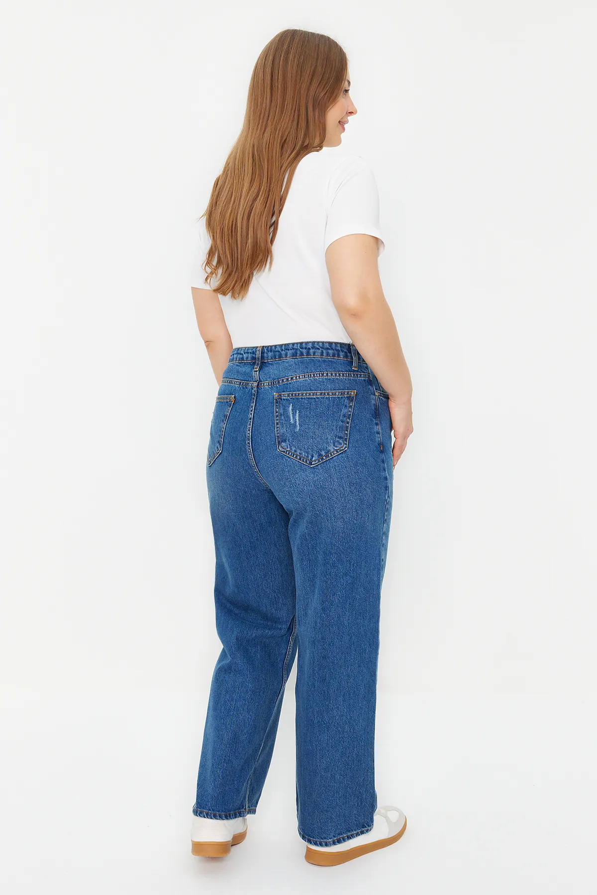 Trendyol Curve  Hellblaue, weit geschnittene Jeans mit hoher Taille TBBAW24CJ00069