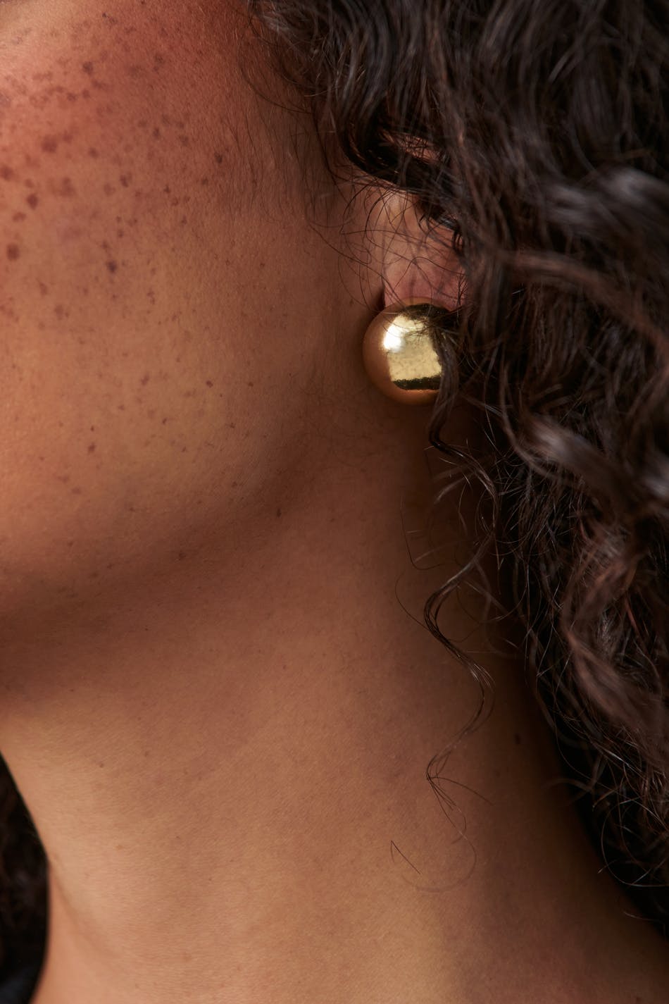Round earrings