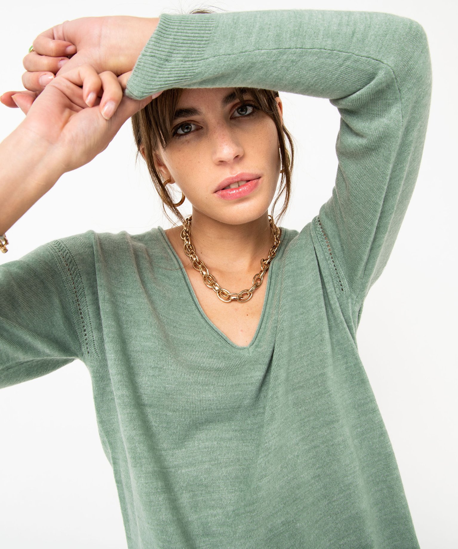 Pull femme en maille fine avec large col V vert clair | GEMO