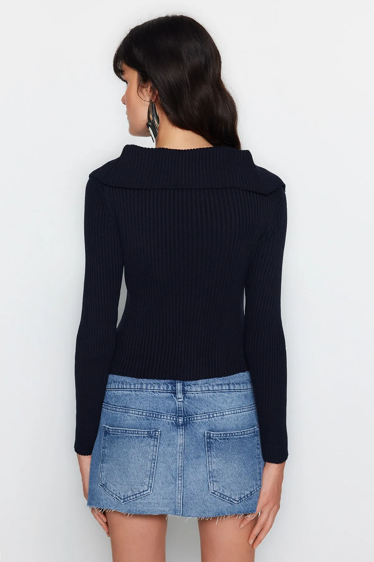 Trendyol Collection  Marineblaue, kurze Strickjacke mit Umlegekragen TWOAW24HI00284