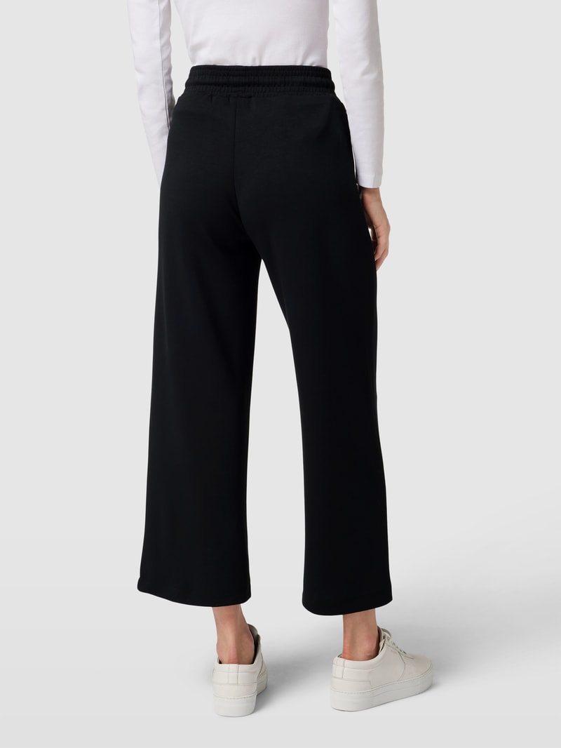 Sweatpants in verkürzter Passform in schwarz