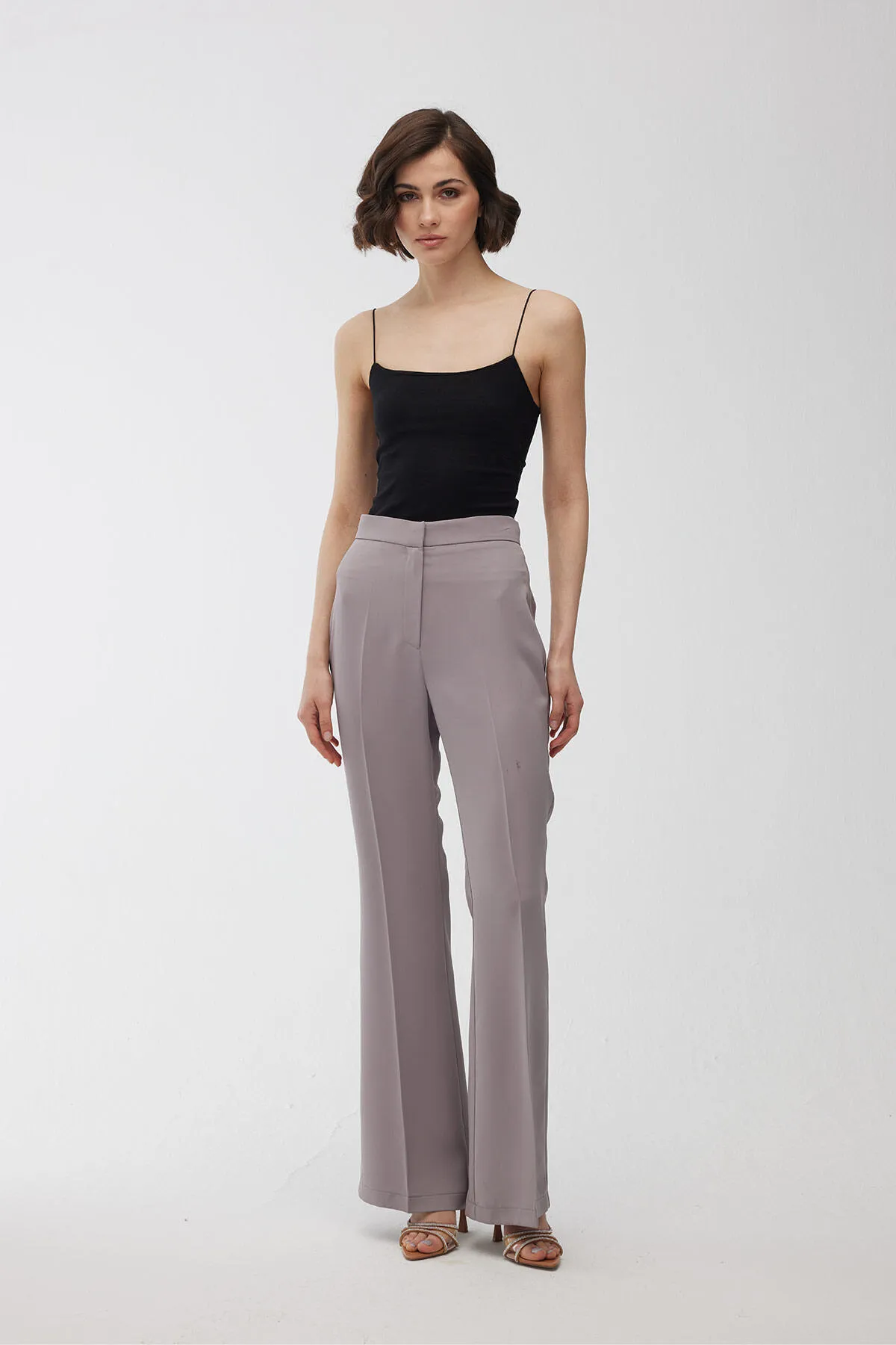 Manuka  SATINHOSE MIT SPANISCHER KRONE GRAU