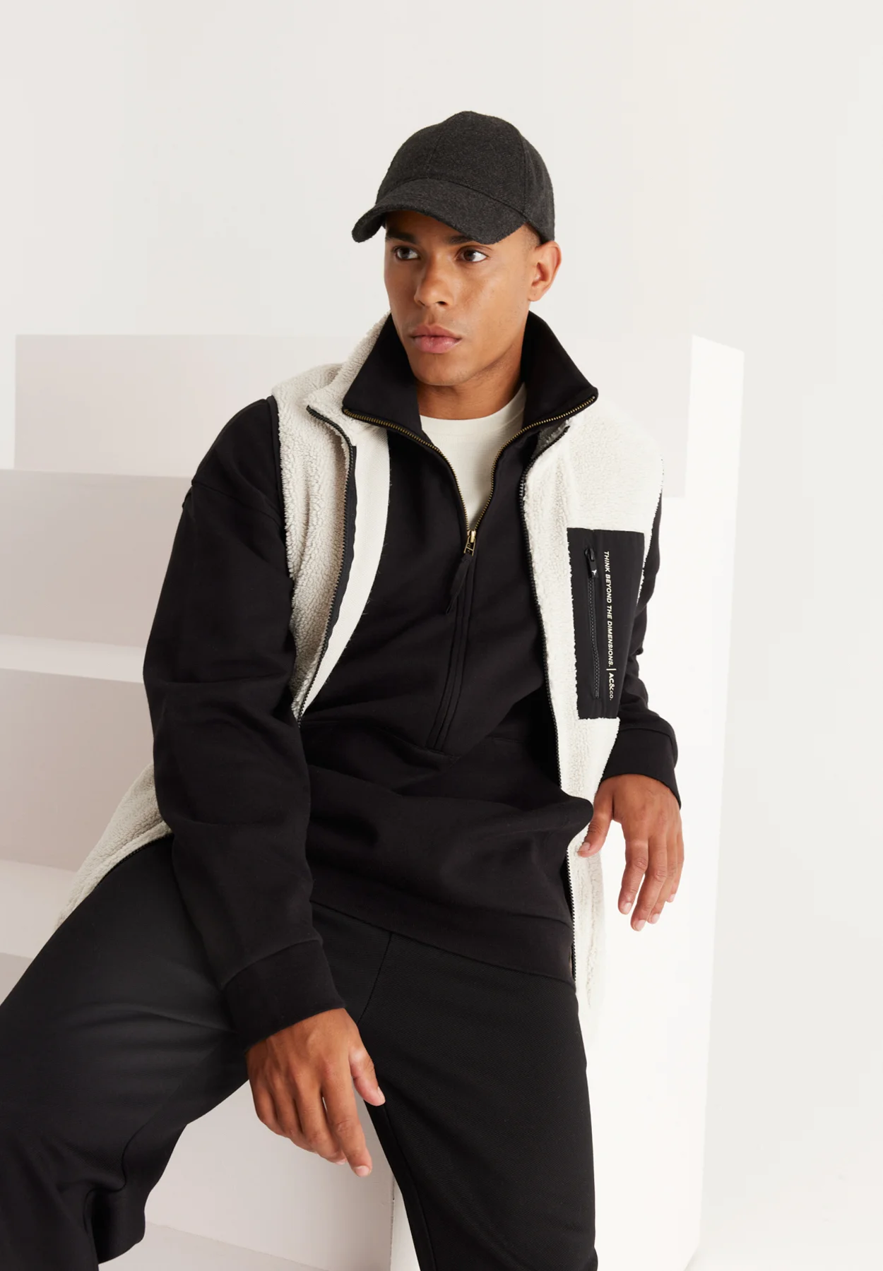 AC&CO / ALTINYILDIZ CLASSICS STANDARD FIT - Chaleco