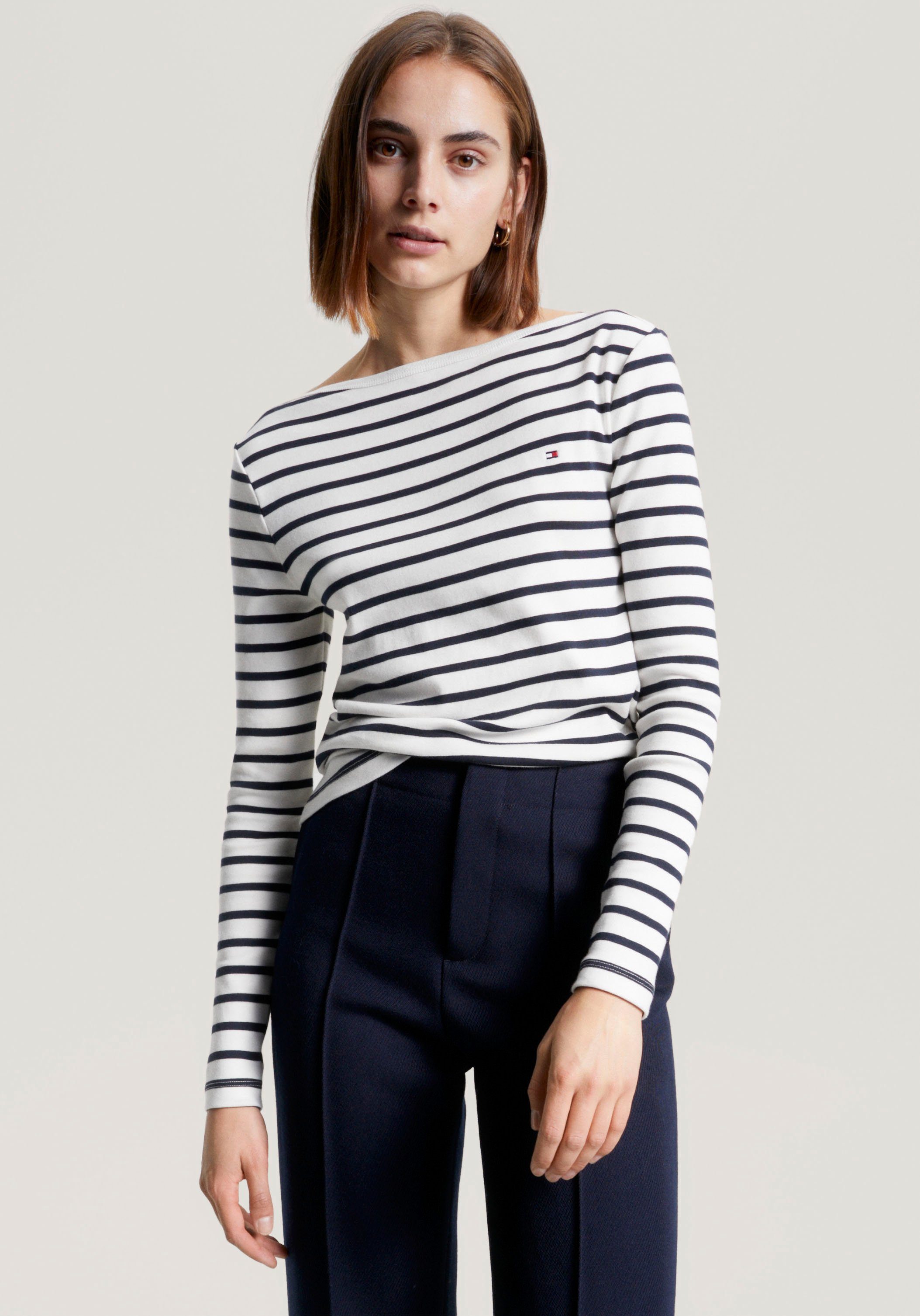 Tommy Hilfiger Langarmshirt SLIM CODY RIB SLASH-NK LS mit kleiner Logostickerei auf der Brust