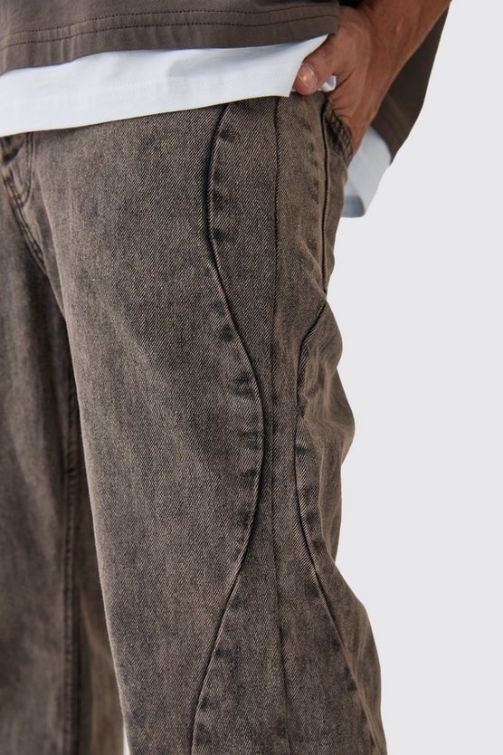 Lockere Jeans mit Naht-Detail