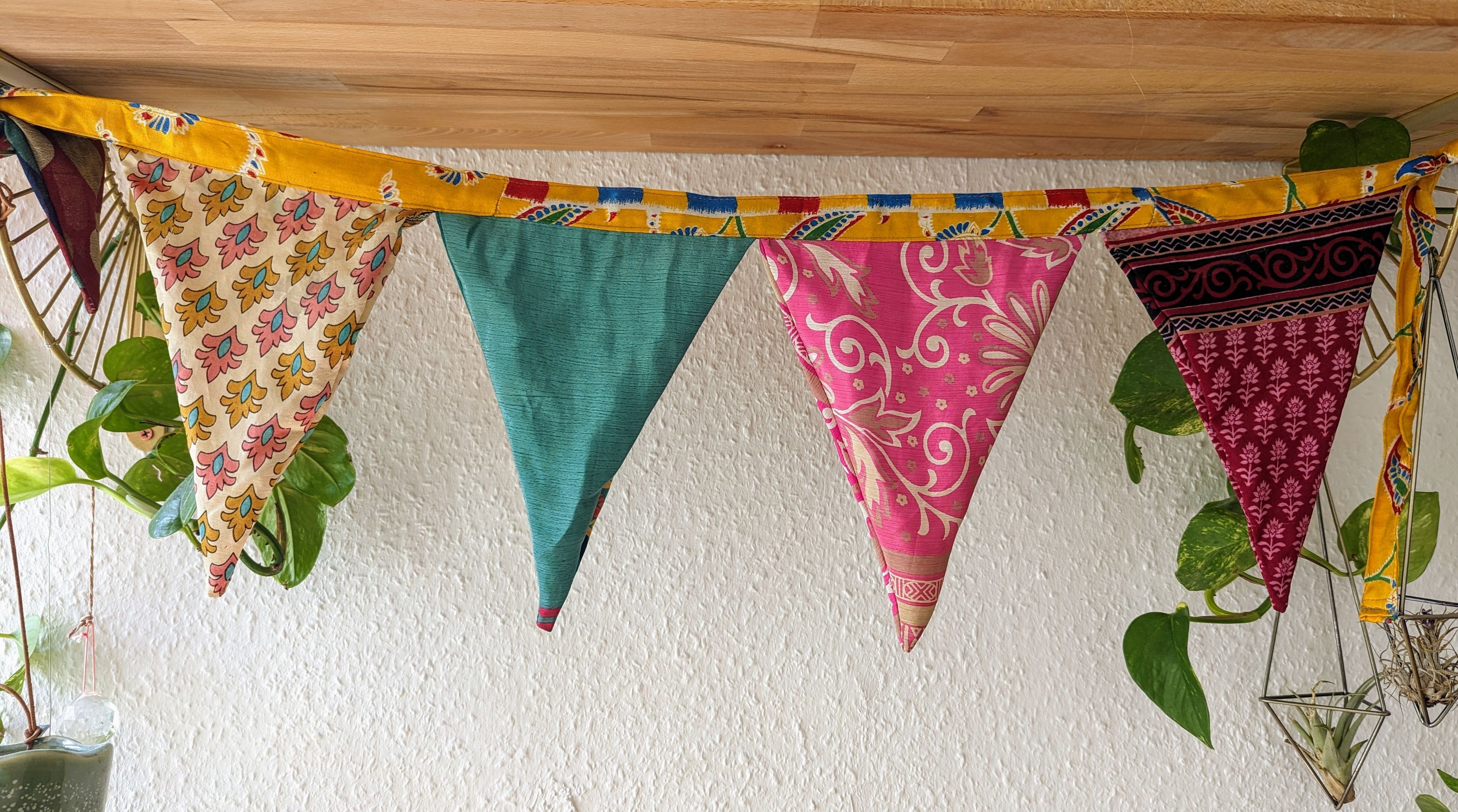 Aurelie Girlande Bunte Fahnen Wimpelkette, Girlande für indoor & outdoor, aus recycelten Saristoffen