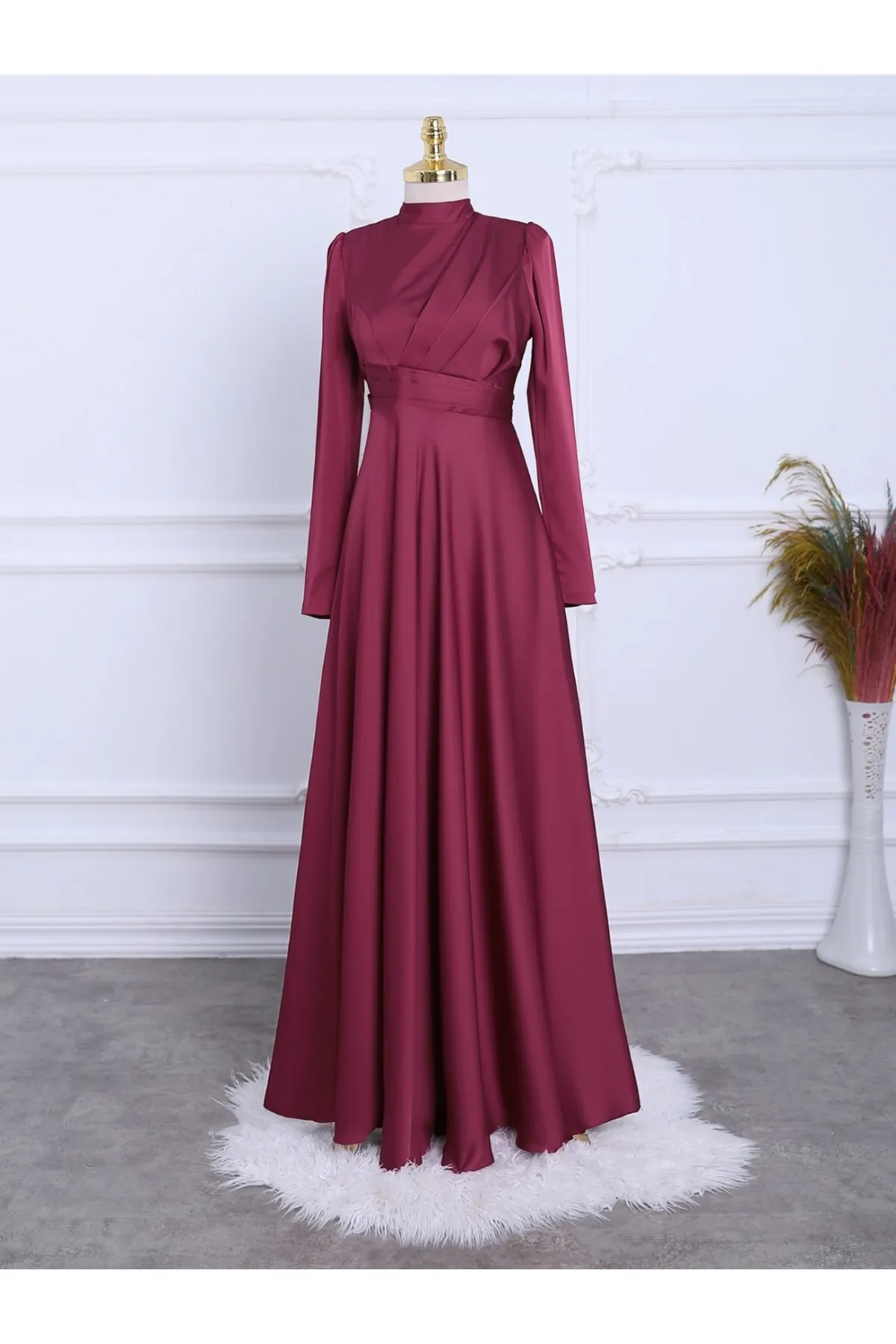 Modamorfo  Abendkleid aus Satin mit Falten vorne