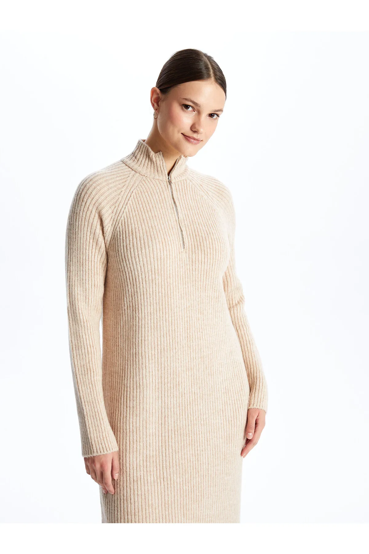 LC Waikiki  Einfarbiges, langärmliges Damen-Strickkleid mit hohem Kragen