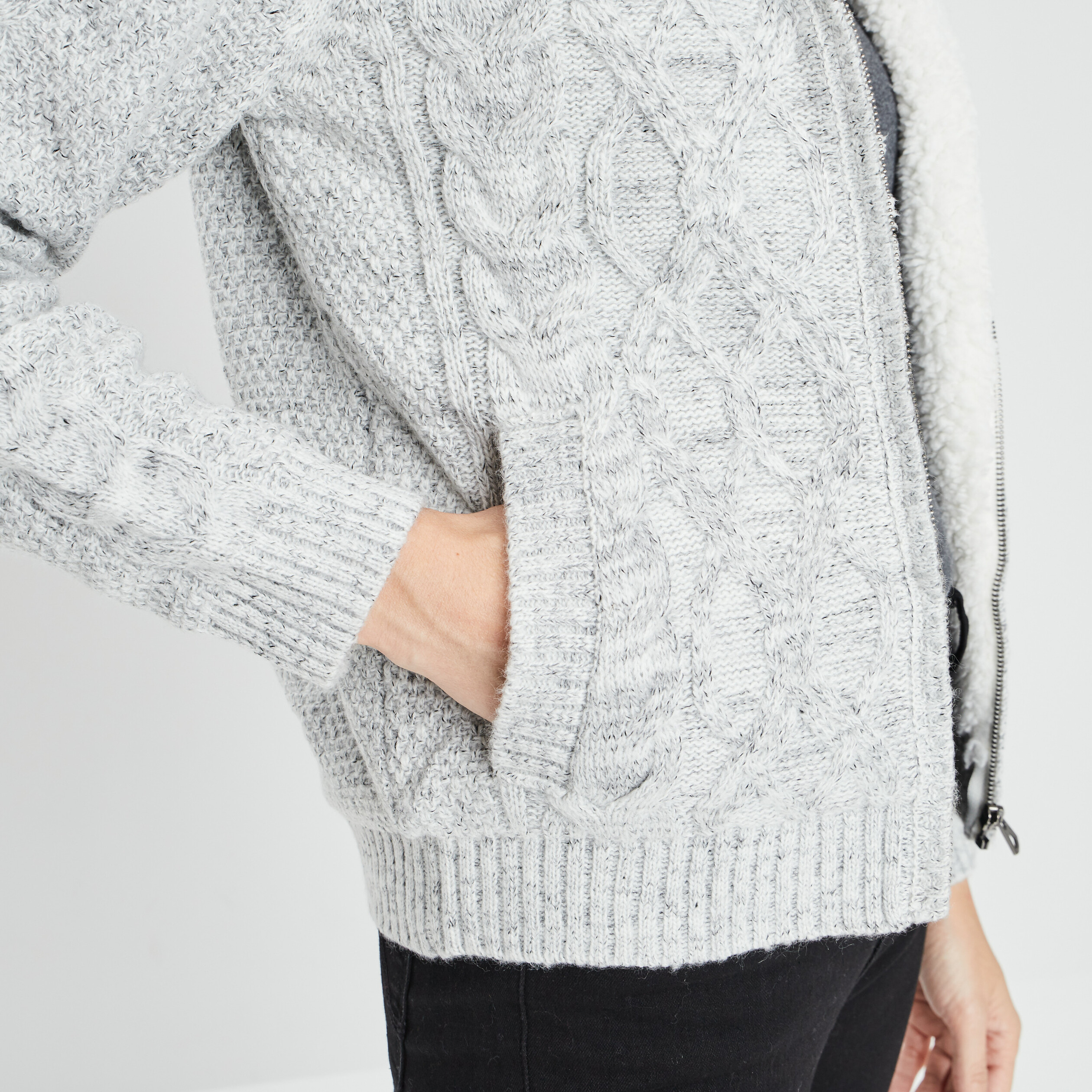 Gilet zippé doublure sherpa à capuche gris femme | La Halle