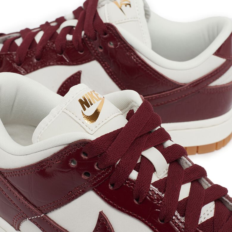 NIKE Wmns Dunk Low 