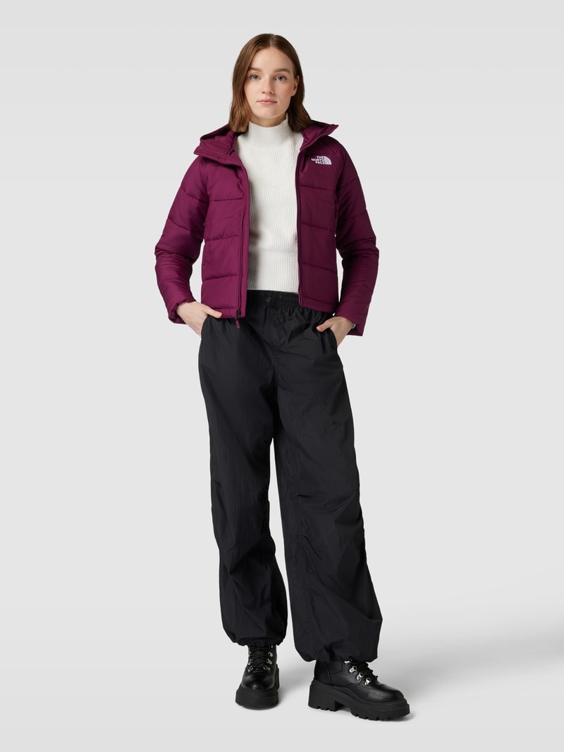 Steppjacke mit Kapuze und Reißverschluss in bordeaux rot