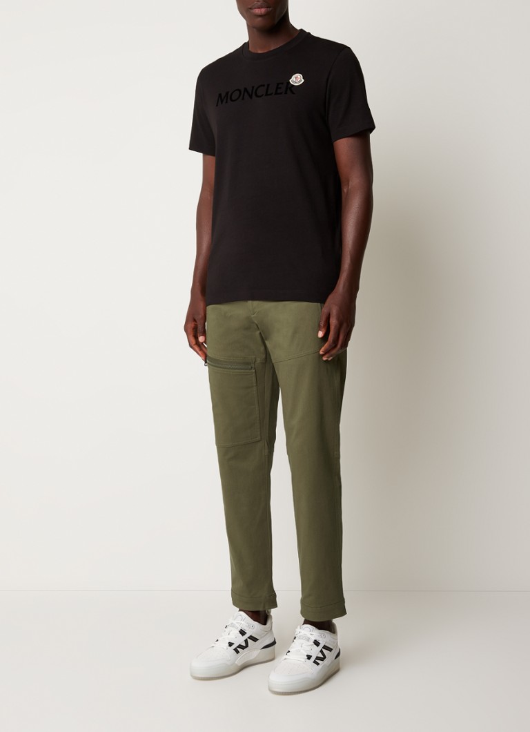 Pantalonii cargo Moncler sunt disponibili cu fermoar