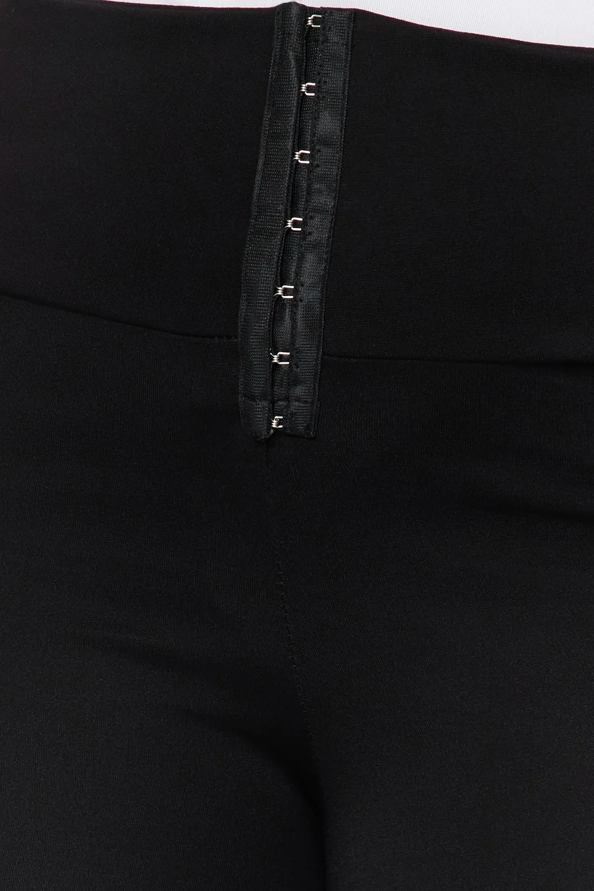 Trendyol Curve  Schwarze Interlock-Strickstrumpfhose im Korsett-Look mit hoher Taille TBSSS23BV00008