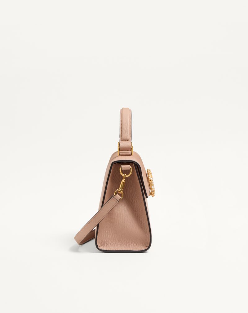 Sac à main Valentino Garavani Vsling petit modèle en cuir de veau grainé avec logo bijou