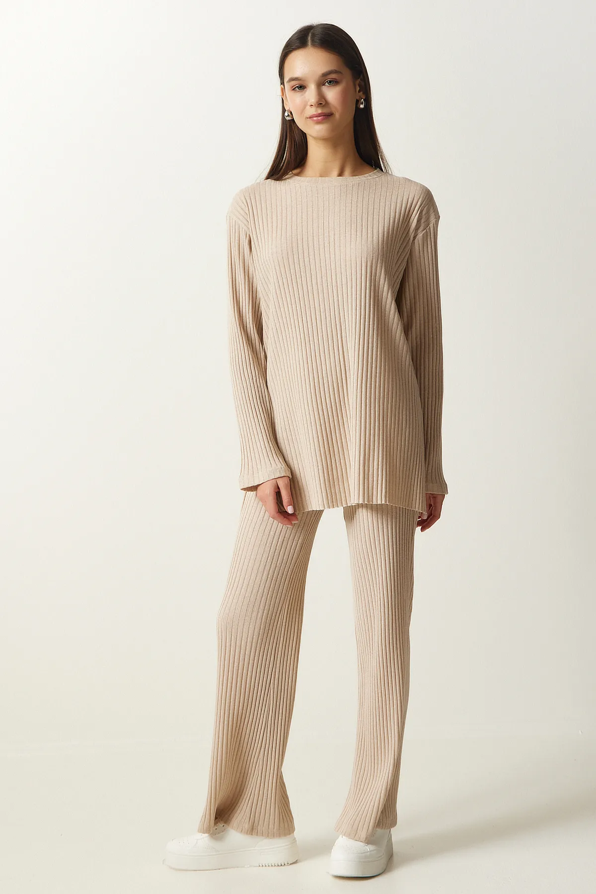 Happiness İstanbul  Damen-Set aus schnurgebundener Strickbluse und Hose in Beige OW00008