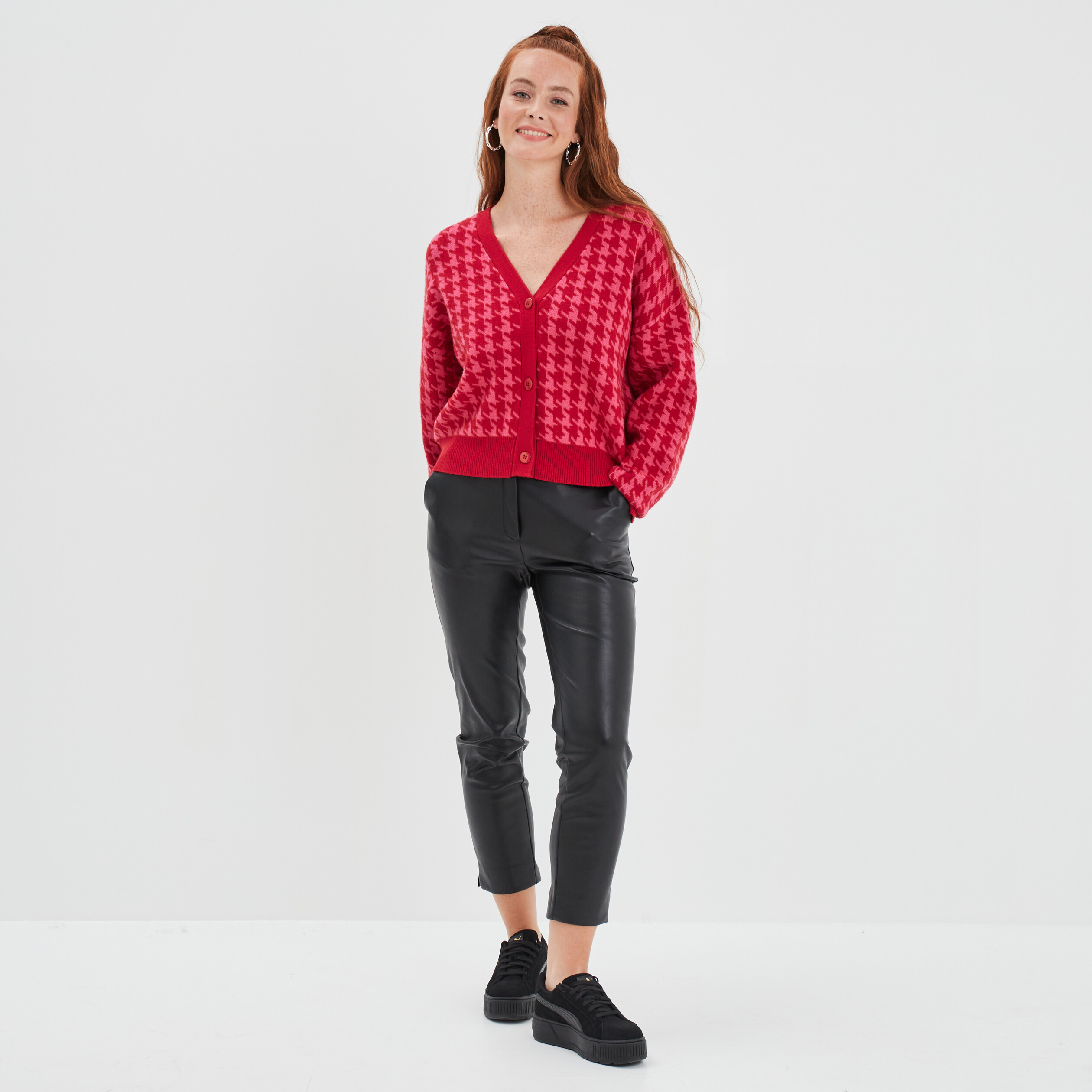 Gilet col en V boutonné Liberto rouge femme | La Halle