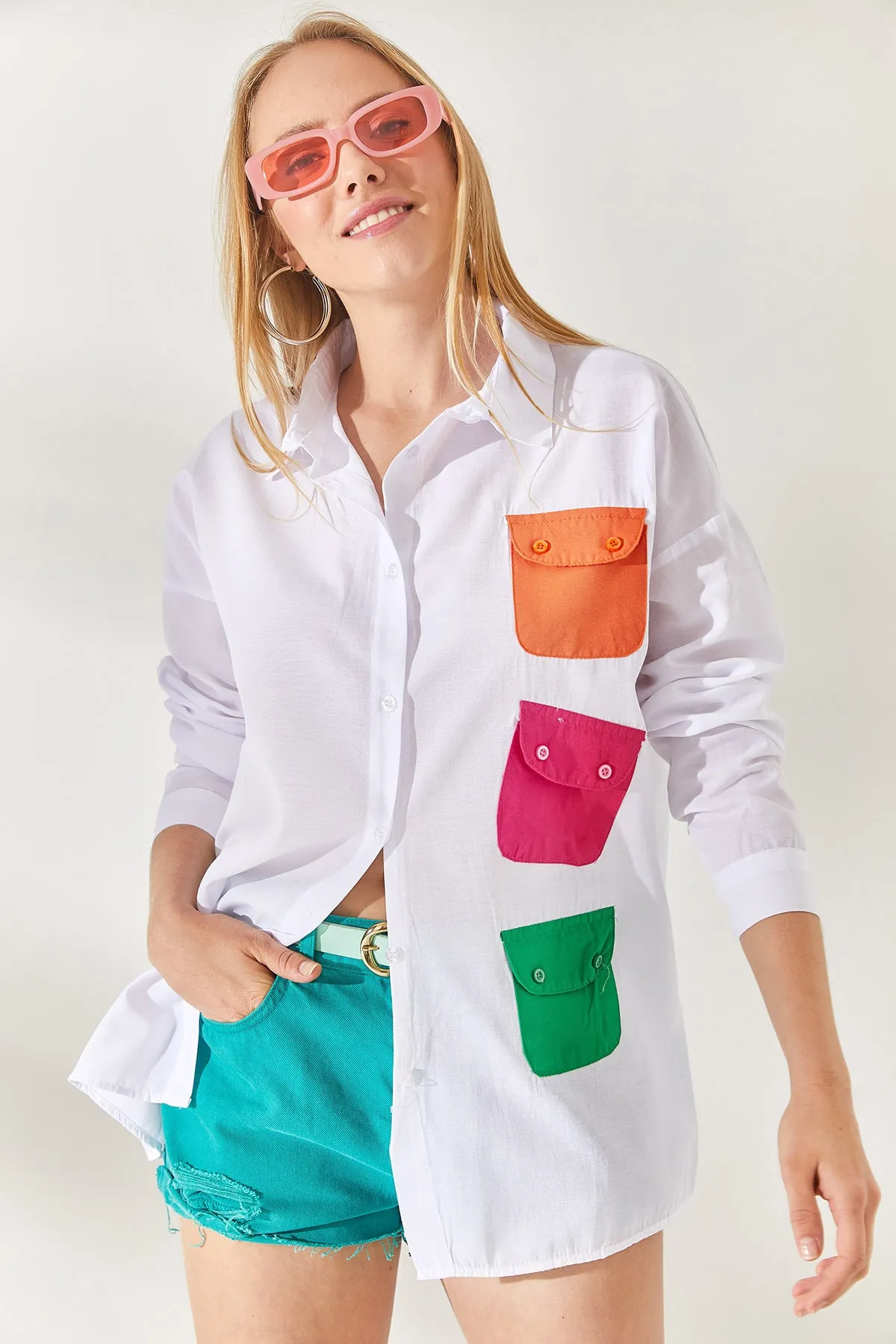 Olalook  Weißes, fuchsiafarbenes Oversize-Webhemd für Damen mit Taschendetail GML-19001051