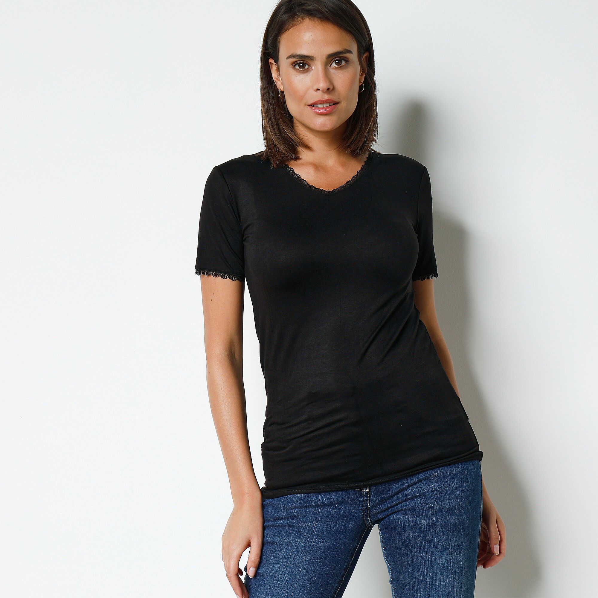 Tee-shirt manches courtes chaleur seconde peau et détails dentelle