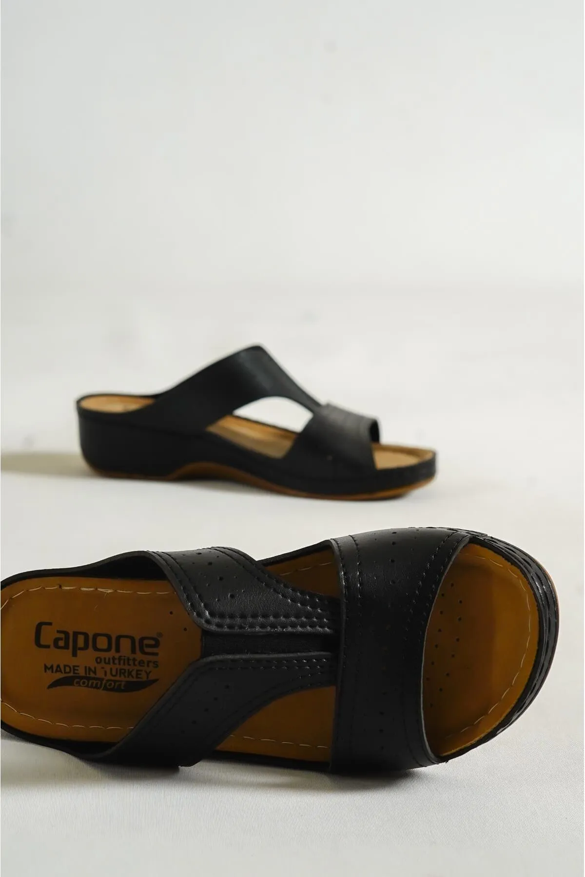 Capone Outfitters  Capone Z0426 Schwarze anatomische Komfort-Hausschuhe für Damen