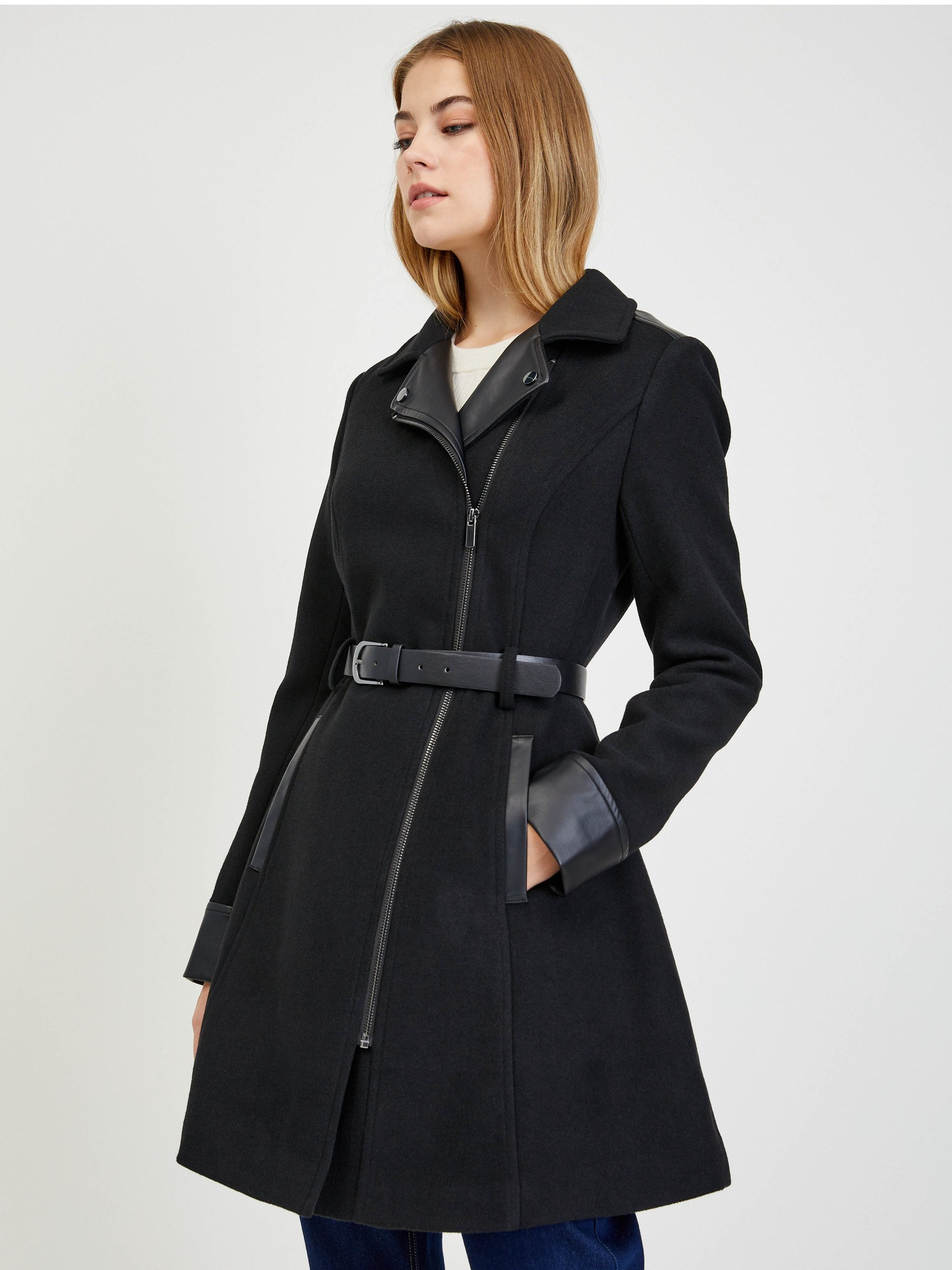 Schwarzer Damen-Wintermantel mit Wolle ORSAY