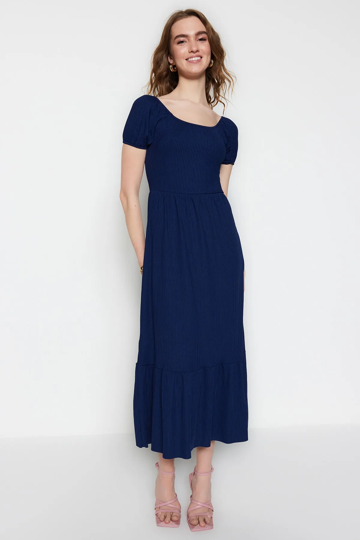 Trendyol Collection  Marineblaues Maxi-Strickkleid in A-Linie mit Carmenkragen TWOSS22EL0829