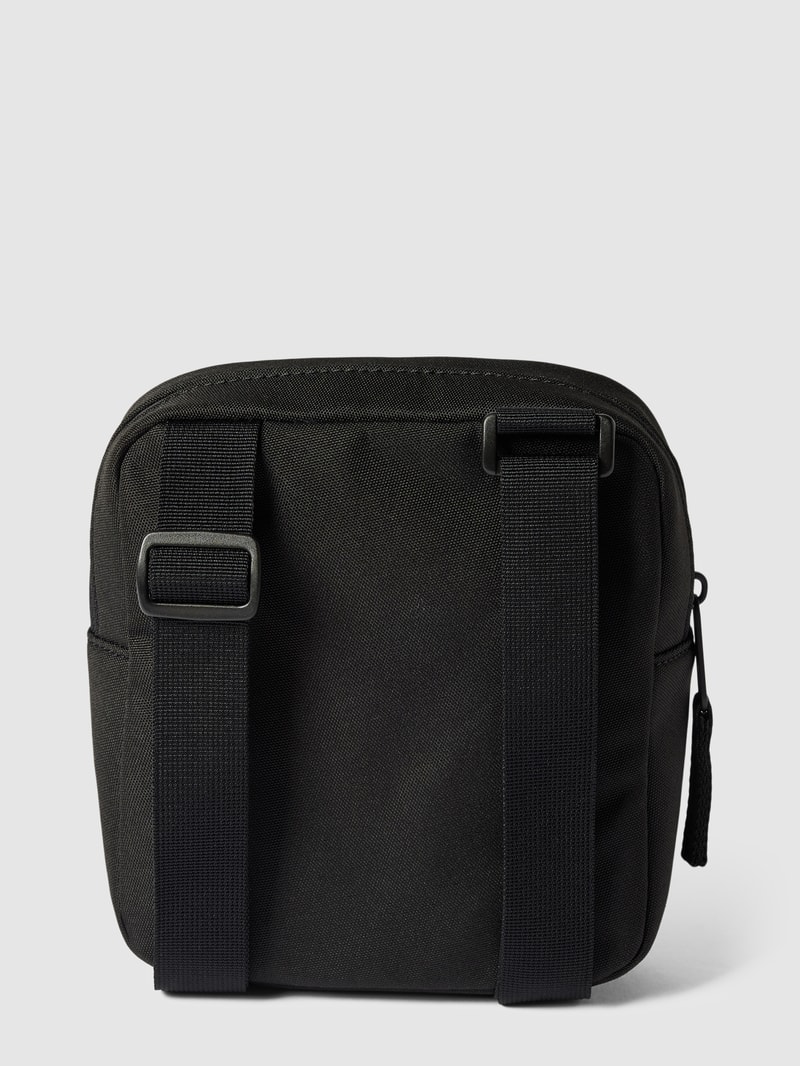 Umhängetasche mit Label-Patch in schwarz