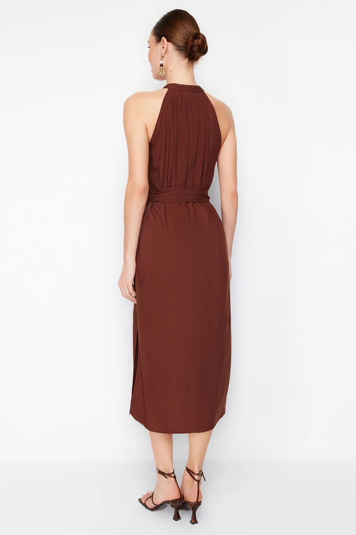 Trendyol Collection  Braunes gewebtes Midikleid TWOSS19XM0112