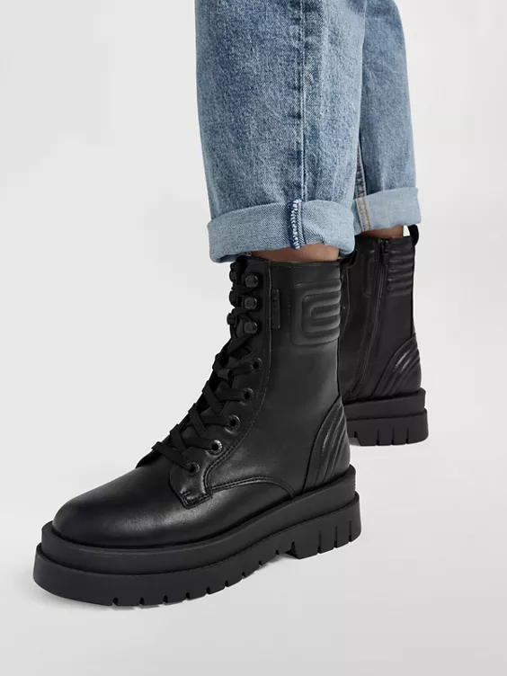 ESPRIT Schnürboots