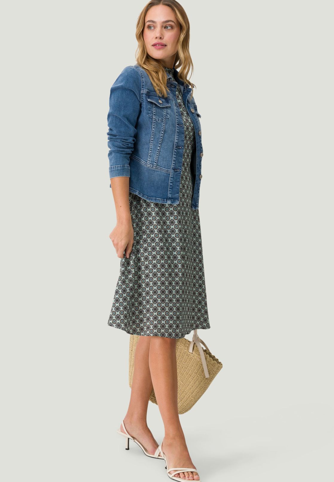 Kleid mit hohem Kragen