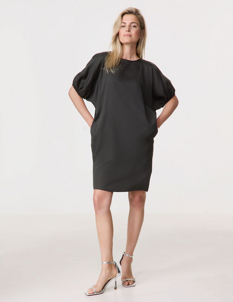Locker geschnittenes Kleid mit Taschen