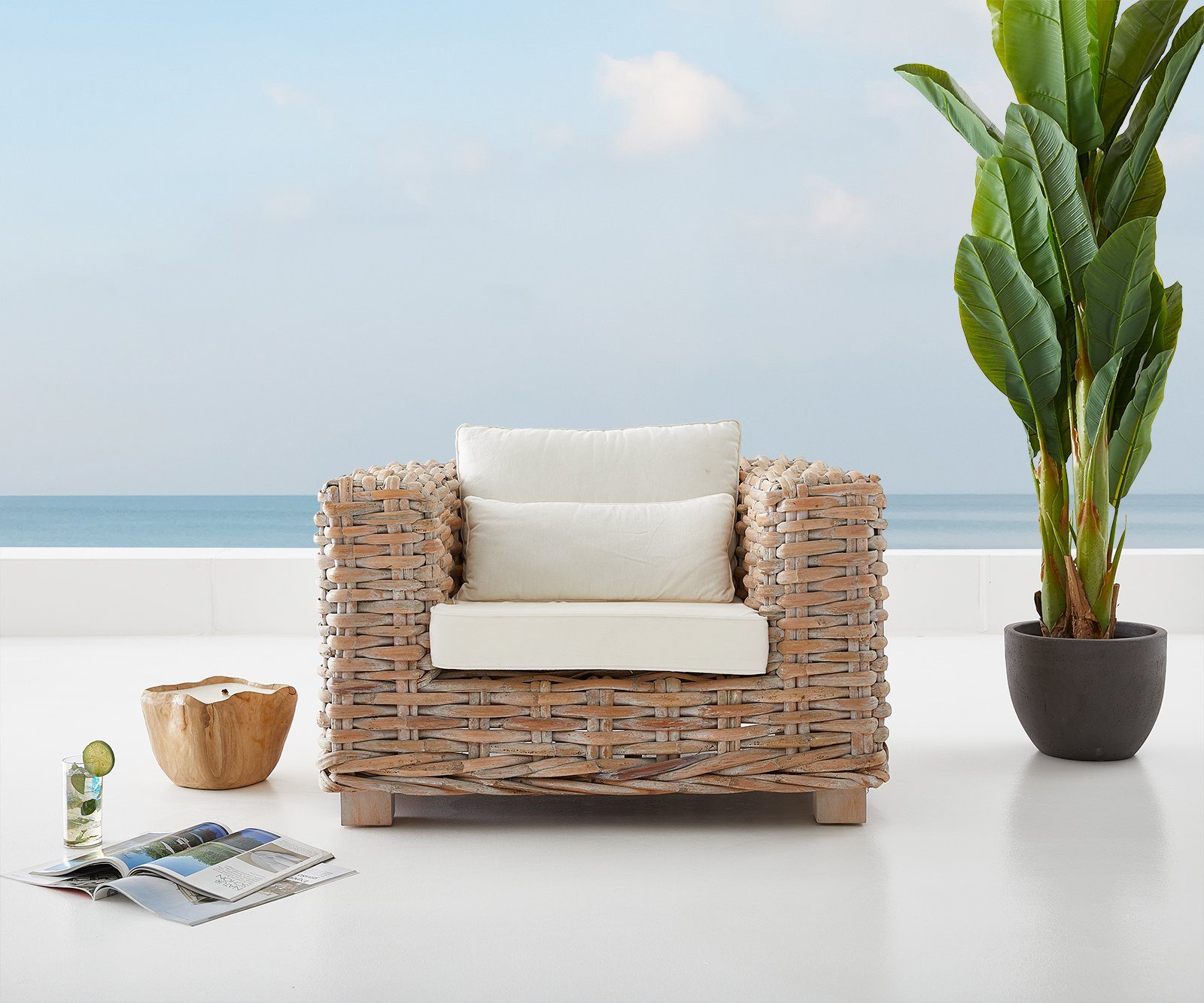 DELIFE Gartensessel Nizza, white washed 103x95 cm aus Rattan mit Kissen weiß Loungesessel