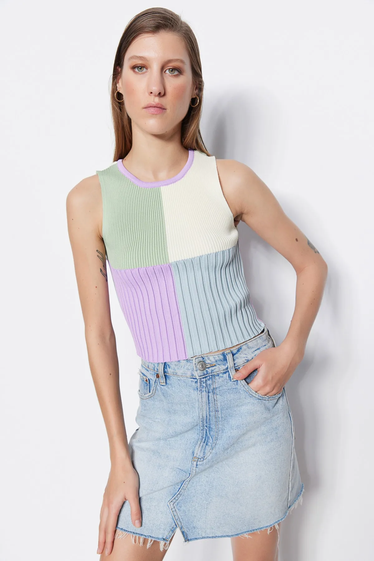 Trendyol Collection  Lilac Crop Color Blocked Strickbluse TWOSS22BZ1003