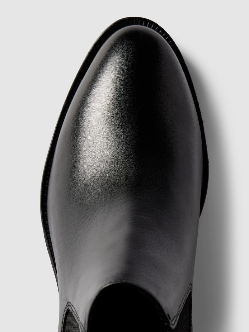 Chelsea Boots mit elastischen Einsätzen in schwarz