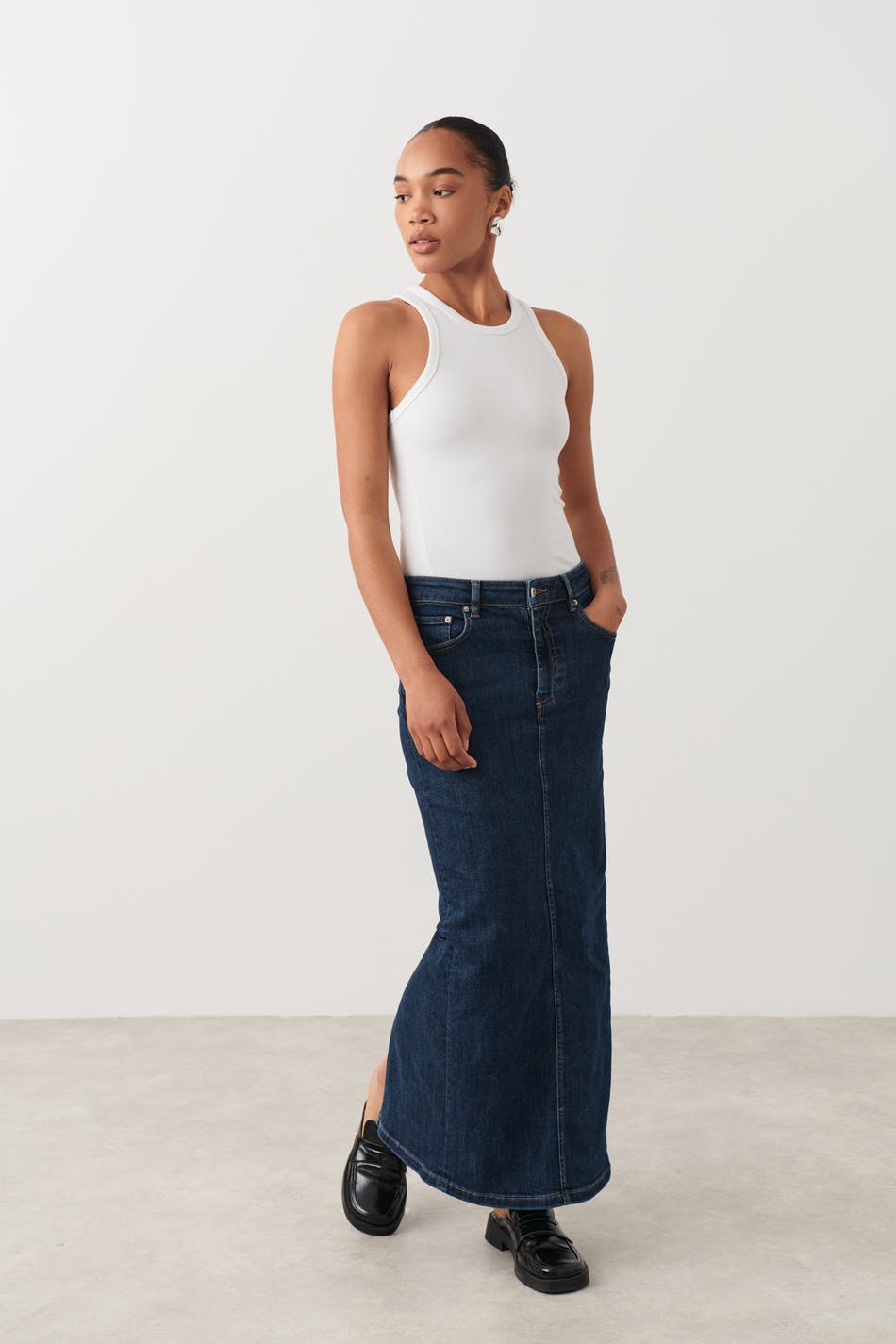 Column denim skirt