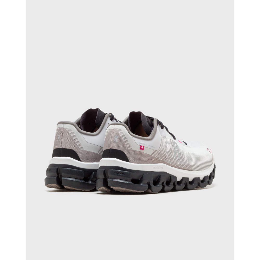 ON Cloudflow 4 Distance 3MD30340462 / weiss