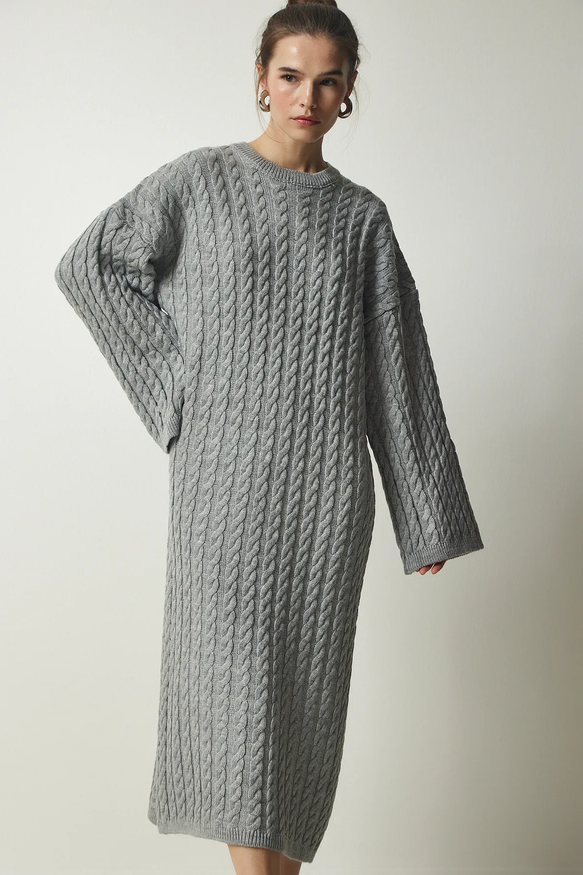 Happiness İstanbul  Graues gestricktes, detailliertes, dickes, übergroßes Strickkleid für Damen YY00184