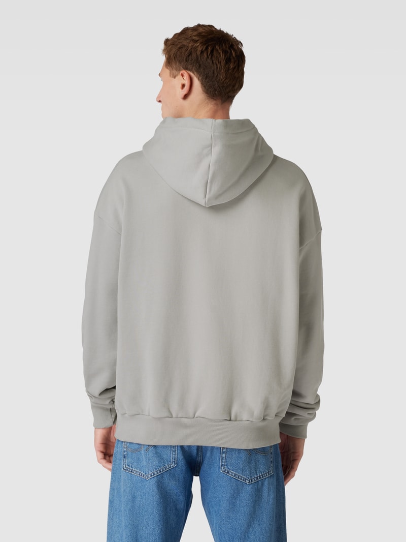 Hoodie mit Känguru-Tasche in hellgrau