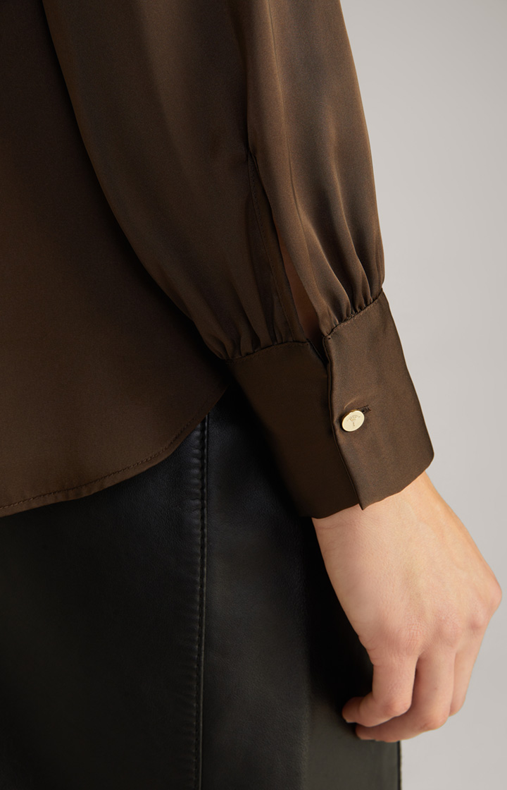 Satin-Bluse in Dunkelbraun