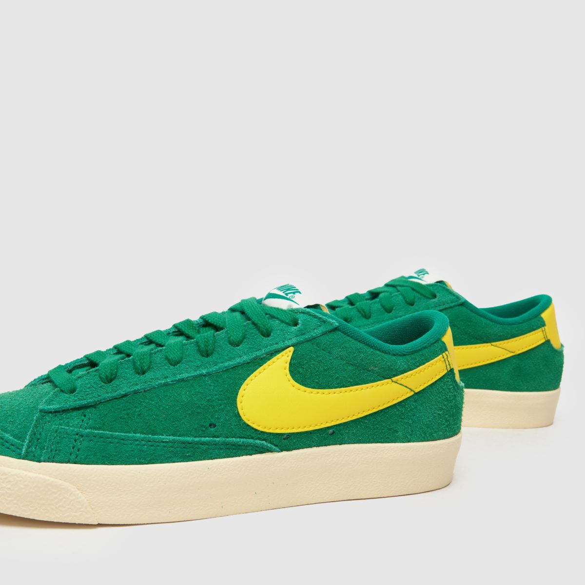 Nike Blazer Low 77 – Gröna vintage-sneakers i flerfärgat material