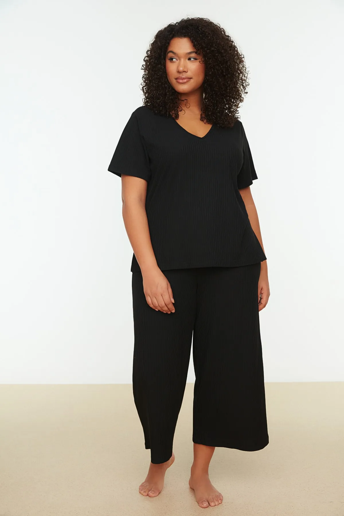 Trendyol Curve  Schwarzes gestricktes Pyjama-Set