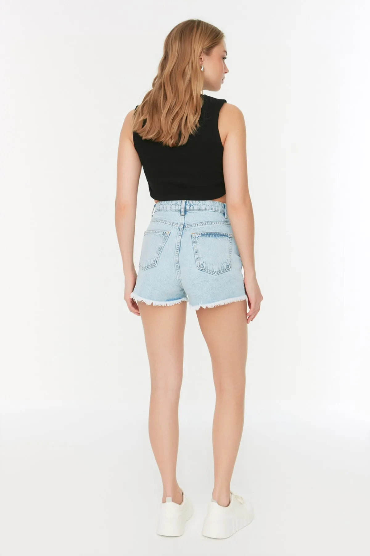 Trendyol Collection  Hellblaue zerrissene Jeansshorts