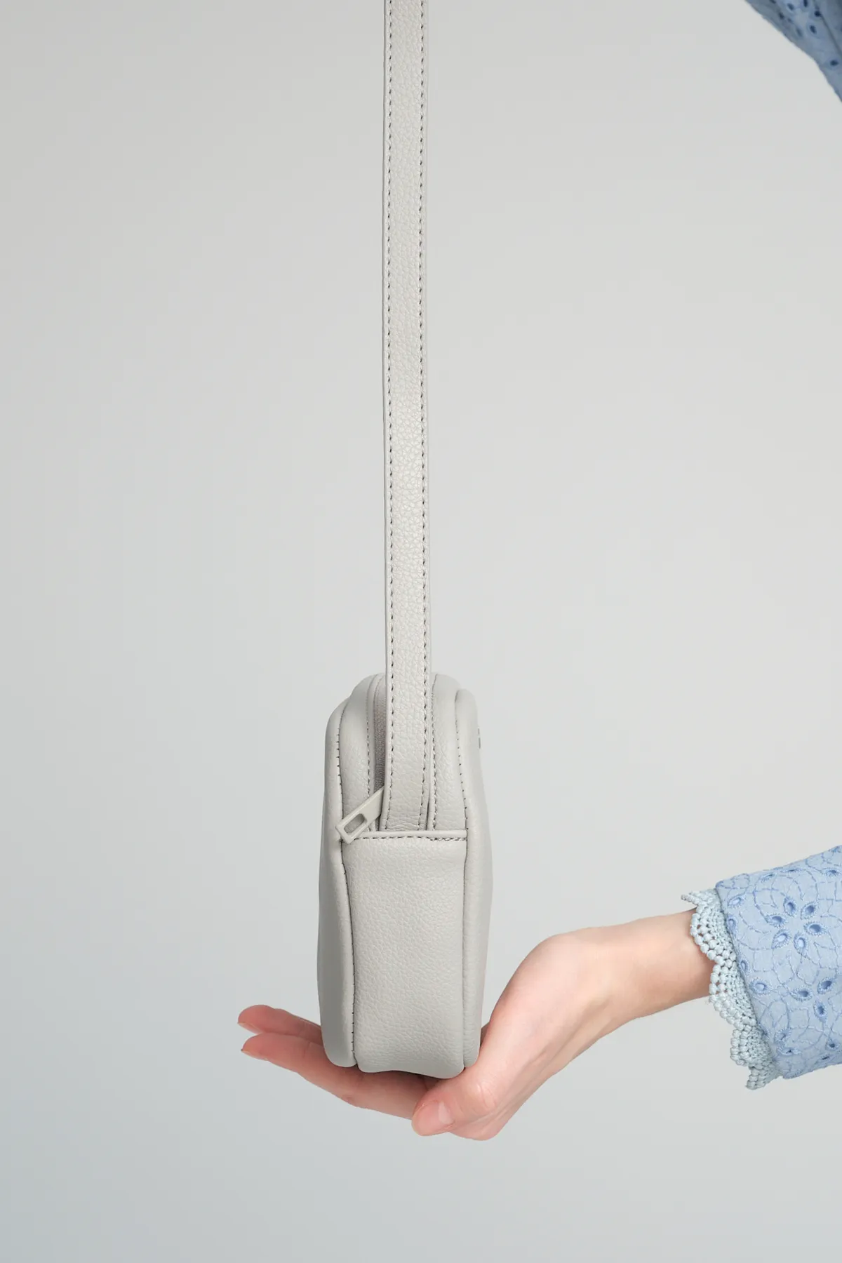 Garbalia  Liberty Grey Damen-Minitasche mit verstellbarem Schultergurt mit Kreuzgriff und Reißverschluss