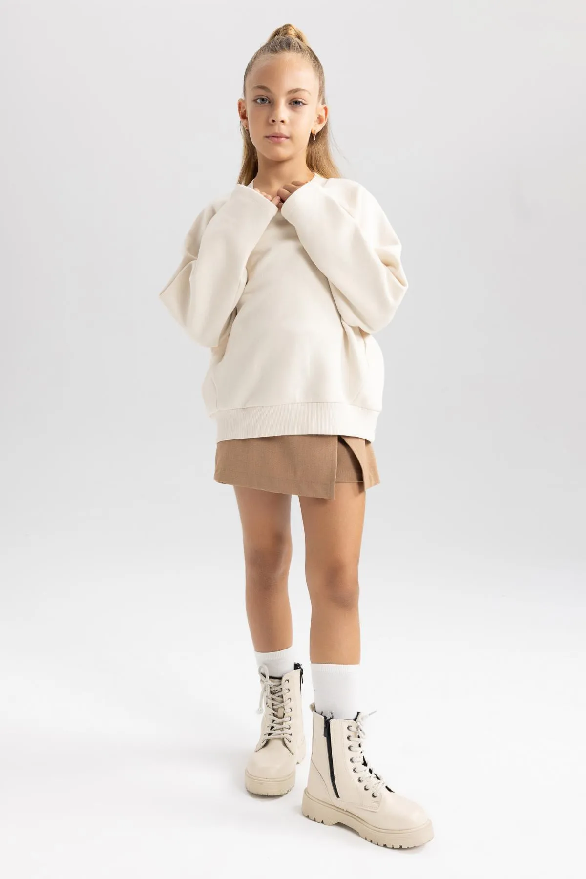 DeFacto  Weiches, pelziges Sweatshirt mit Rundhalsausschnitt für Mädchen in Oversize-Passform B1976a823au